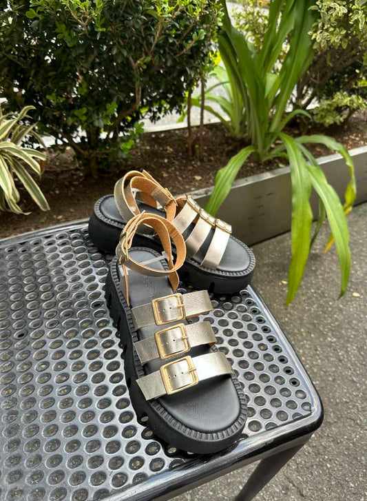 Sandalia Correas Dorada